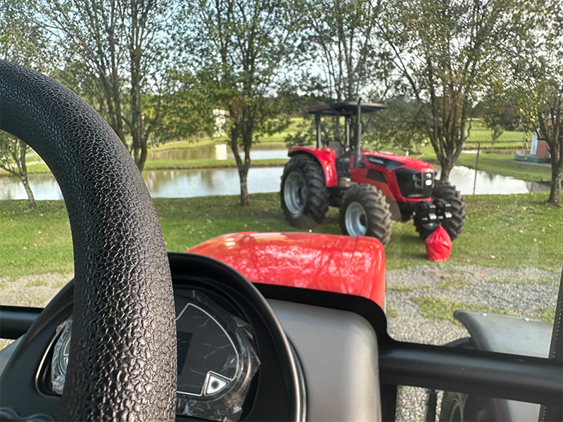 Trator Mahindra 5