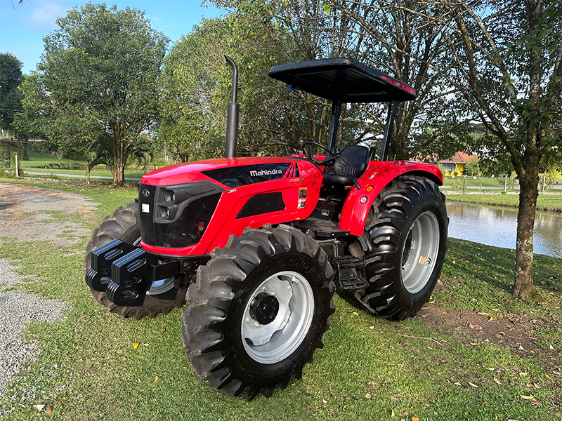 Trator Mahindra 7